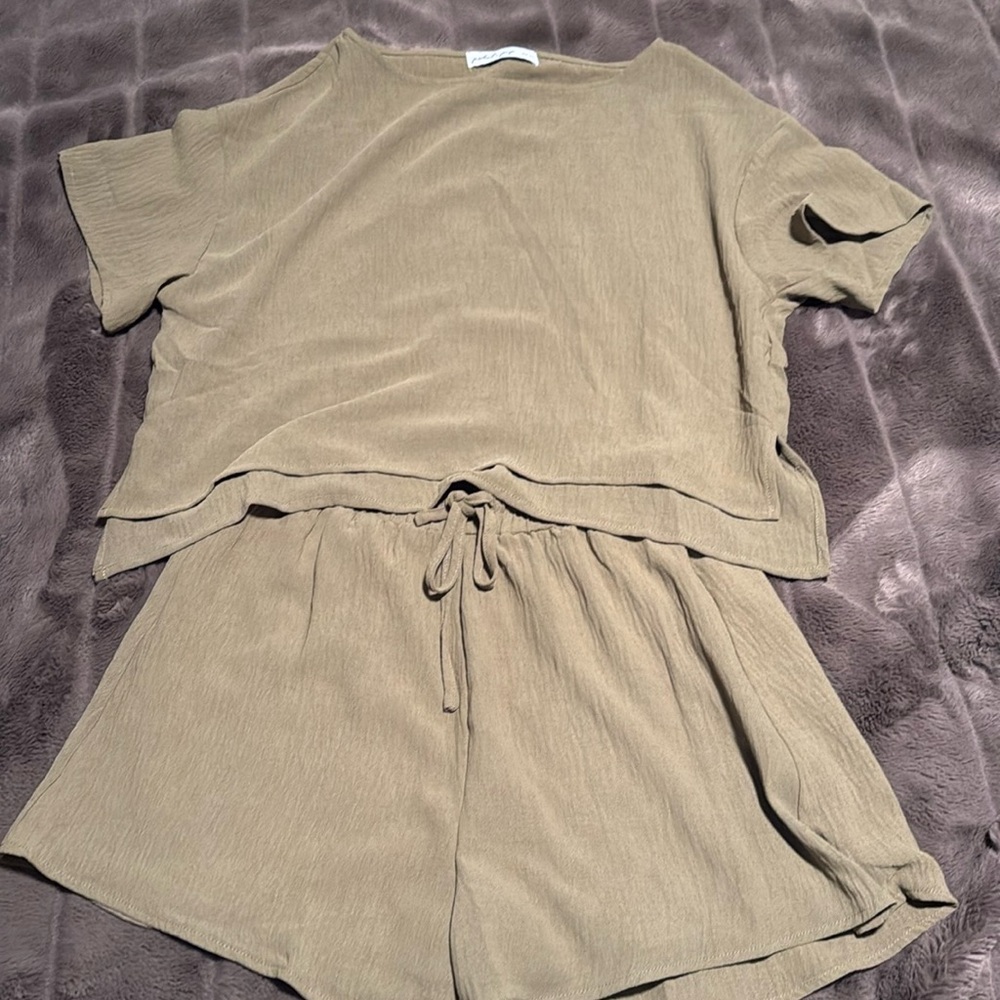 Petal and pup olive shorts and top set size M